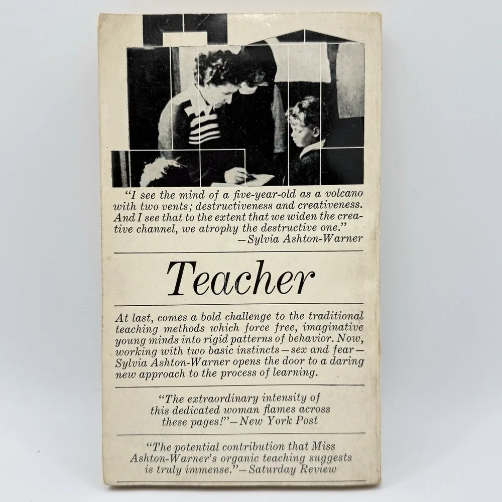 Teacher‎ by Sylvia Ashton-Warner Paperback 1967 Vintage Education Biography